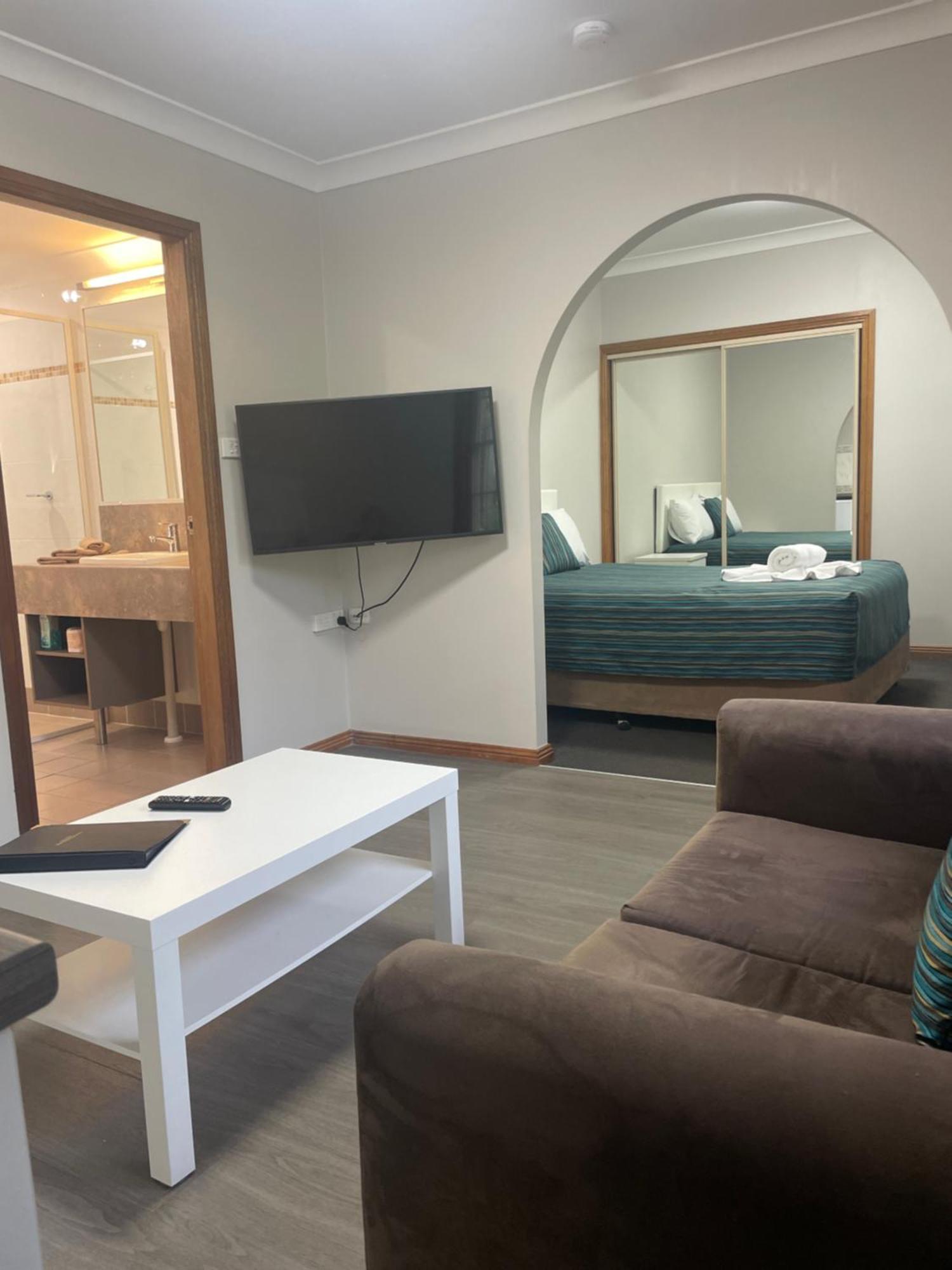 Oasis Inn Ulladulla - Welcoming Guests 18 Years And Older Exterior foto